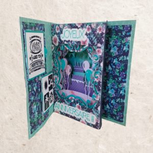 carte anniversaire diorama motifs floraux tons de violet, turquoise